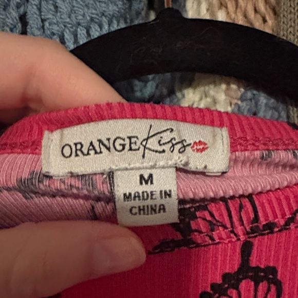NWOT Orange Kiss Medium Hot Pink Ribbed Butterfly Print Top - Picture 2 of 2